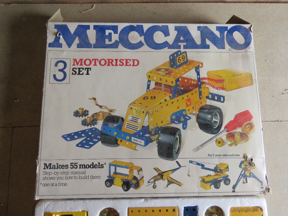 Meccano 3 Motorised set inc book of mode - Image 4 of 4