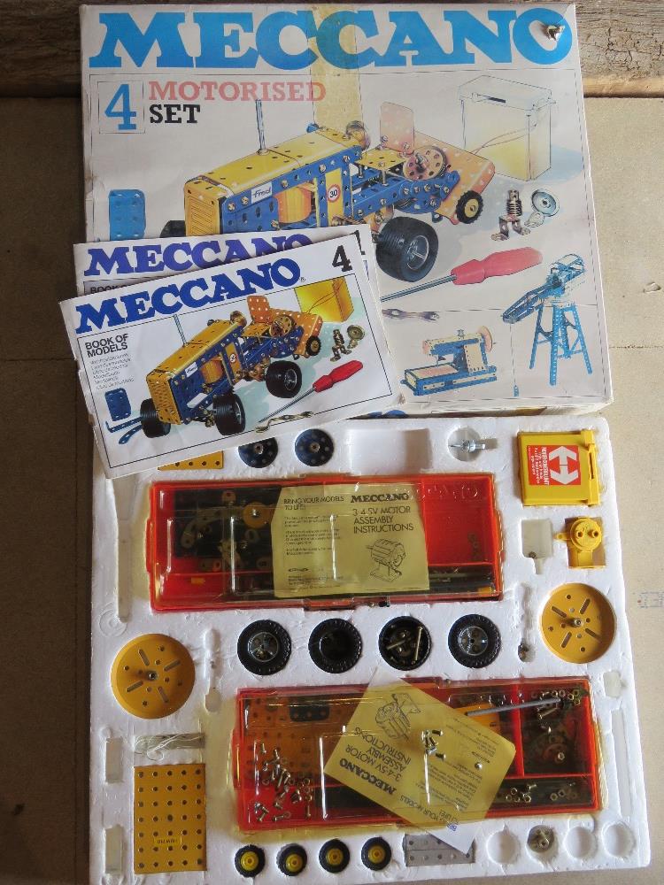 Meccano 4 Motorised set inc book of mode