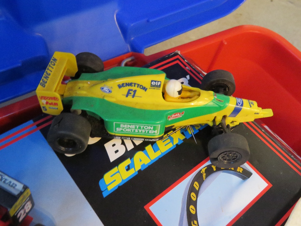 A large quantity of Scalectrix inc Formula One racing cars, accessories, start banner, - Bild 6 aus 7