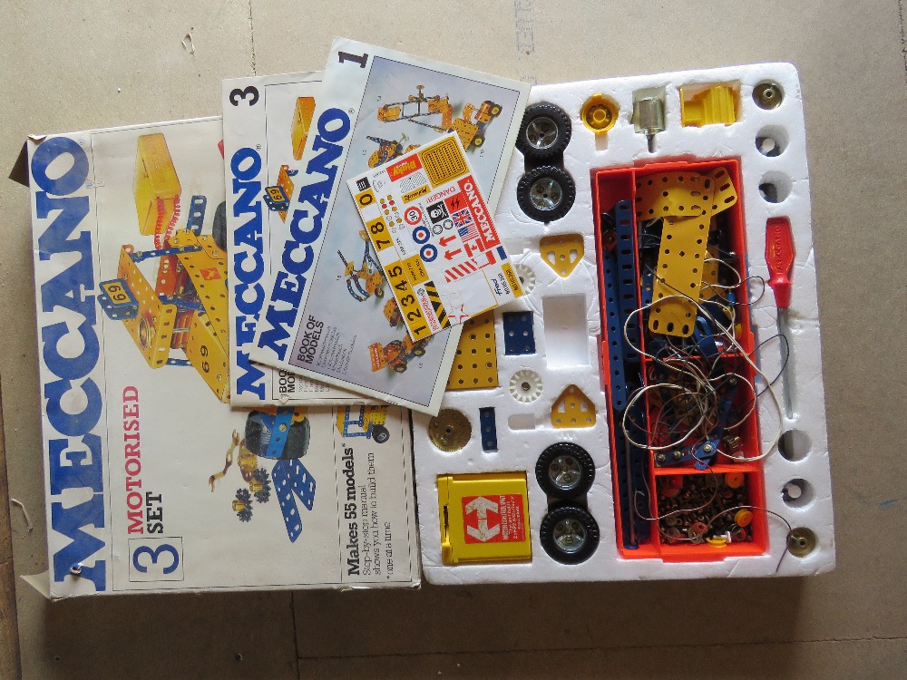 Meccano 3 Motorised set inc book of mode