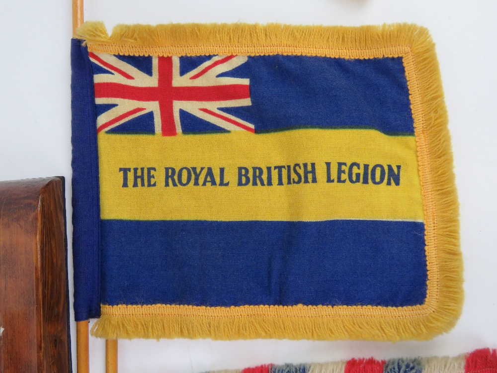 A pair of vintage tabletop desk flags be - Image 3 of 4