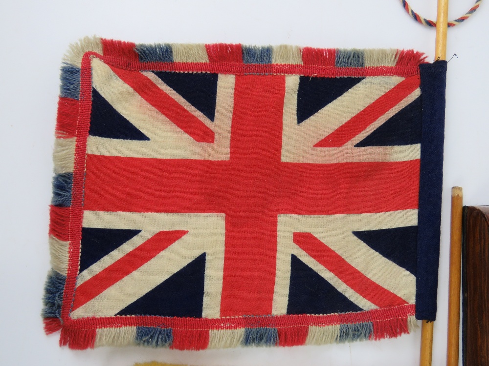 A pair of vintage tabletop desk flags be - Image 4 of 4