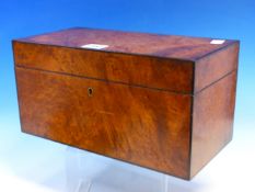 AN EARLY 19th C. YEW WOOD TEA CADDY WITH EBONY LINE EDGES, A COMPARTMENT WITHIN THE HINGED