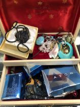 VINTAGE COSTUME JEWELLERY, AND VARIOUS WATCHES TO INCLUDE ANKER, TWO SWATCH WATCHES, A ZEWA, A