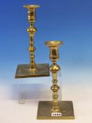 A PAIR OF 18th C. BRASS CANDLESTICKS, THE COLUMNS ON DISHED SQUARE FEET. H 24cms.