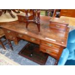 A VICTORIAN MAHOGANY MIRROR BACK DRESSING TABLE WITH FIVE APRON DRAWERS ABOVE TURNED LEGS ON CERAMIC