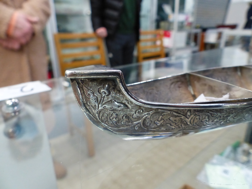 AN FAR EASTERN WHITE METAL CONDIMENT SET IN THE FORM OF A SEDAN CHAIR WITH FIGURES TOGETHER WITH TWO - Image 3 of 19