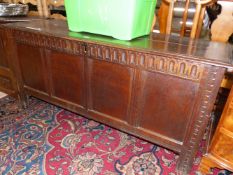 AN 18th C. OAK COFFER WITH A CARVED BAND OF ARCHES ABOVE THE FOUR PANELLED FRONT. W 157 x D 57 x H