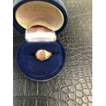 A 9ct OLD GOLD HALLMARKED CHESTER SHIELD SIGNET RING.