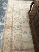 AN ORIENTAL CARPET OF ZEIGLER DESIGN 273x192cms