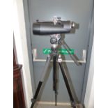 A PAIR OF MONK OBSERVER 20 X 80 BINOCULARS ON TRIPOD STAND.