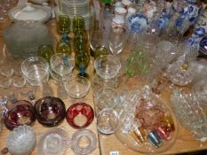 A QUANTITY OF ANTIQUE AND LATER GLASS WARES.