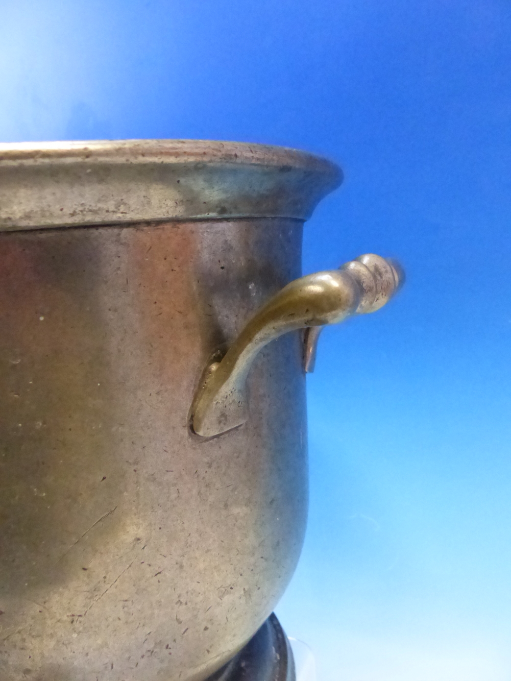 A PEWTER TWO HANDLED WINE BUCKET. H 23cms. A HORSE BRASS, A PAIR OF WOODEN BUTTER PADDLES AND TWO - Image 8 of 8