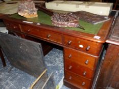 A VICTORIAN MAHOGANY PEDESTAL DESK, THE GREEN LEATHER INSET TOP ABOVE A KNEEHOLE DRAWER FLANKED BY