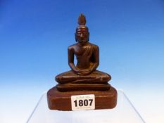 A 19th C. BRONZE BUDDHA SEATED WITH HIS HANDS ON HIS LAP AND A HAND SHAPED USNISA ON TOP OF HIS