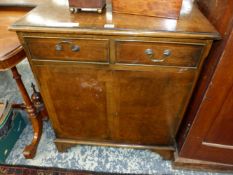 A MODERN CROSS BANDED WALNUT CABINET OF TWO DRAWERS ABOVE A CUPBOARD AND BRACKET FEET. W 70 x D 41 x