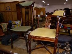 AN EDWARDIAN LINE INLAID MAHOGANY CORNER DESK CHAIR TOGETHER WITH A MAHOGANY SIDE CHAIR