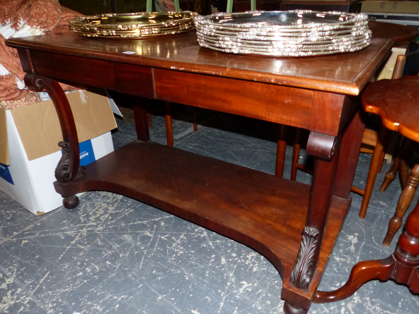 A 19th C. MAHOGANY TWO TIER CONSOLE TABLE, TWO APRON DRAWERS, THE CURVED BRACKET FRONT LEGS ENDING