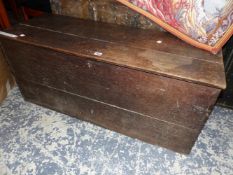 AN OAK TRUNK OR COFFER WITH IRON HANDLES TO EACH NARROW SIDE. W 106 x D 40 x H 45cms.