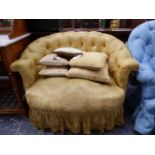 A VICTORIAN SETTEE BUTTON UPHOLSTERED IN YELLOW DAMASK. W 104cms. TOGETHER WITH FIVE CUSHIONS