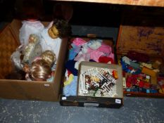 A QUANTITY OF 20th C. DOLLS AND CLOTHING, DIE CAST VEHICLES AND OTHER TOYS.