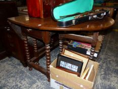 AN OAK OVAL DROP FLAP TABLE WITH DRAWERS TO EACH END ABOVE BOBBIN TURNED LEGS JOINED BY