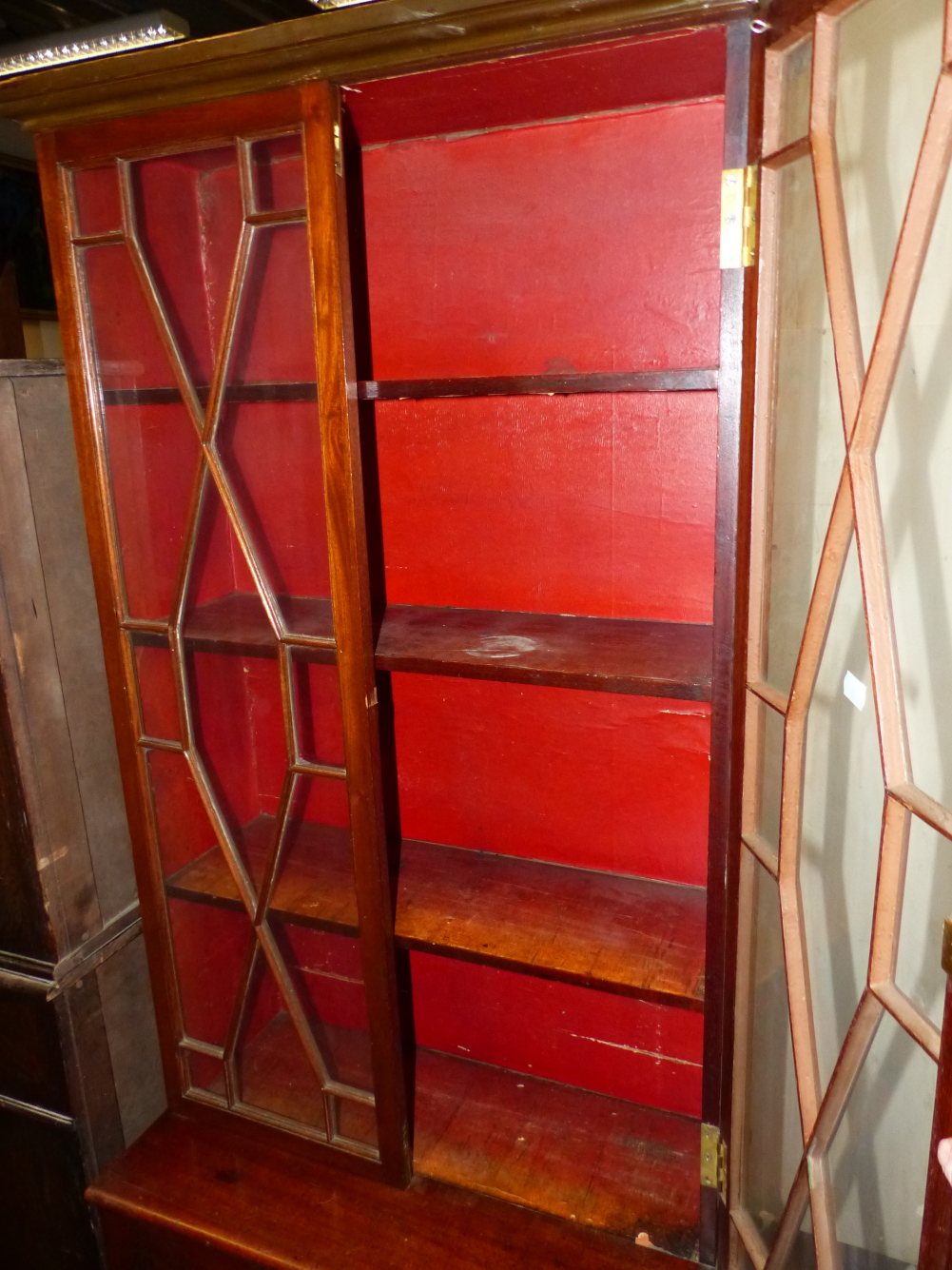 A 19th C. MAHOGANY DISPLAY CABINET, THE UPPER HALF WITH ASTRAGAL GLAZED DOOR, THE BASE WITH A - Image 7 of 9