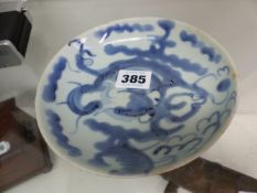 AN 18TH C. CHINESE BLUE AND WHITE SAUCER.