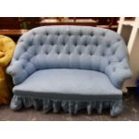 A VICTORIAN TWO SEAT SETTEE BUTTON UPHOLSTERED IN BLUE DAMASK. W 144cms.