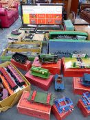 A GOOD COLLECTION OF HORNBY SERIES O AND OO GAUGE RAILWAY AND ACCESSORIES.