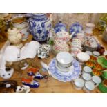 A VINTAGE PARAGON PART TEA SET, A CHINESE BLUE AND WHITE JAR MOUNTED AS A LAMP, VARIOUS COFFEE CANS,