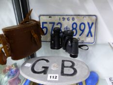 A PAIR OF COPPOCK BINOCULARS, A 1968 ONTARIO LICENCE PLATE AND A GB CAR BADGE.