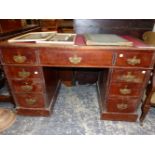 AN EARLY 20th C. MAHOGANY PEDESTAL DESK, THE RED CLOTH INSET TOP OVER A KNEEHOLE DRAWER FLANKED BY B