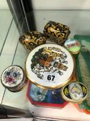 SIX VARIOUS TRINKET BOXES INCLUDING HALCYON DAYS, AND TOYE KENNING ETC.