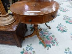 A 20th C. LINE INLAID MAHOGANY DRUM TABLE, THE QUARTER VENEERED TOP AND ALTERNATE REAL AND FALSE