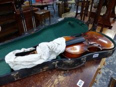 A VINTAGE VIOLIN IN CASE.