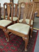 A SET OF FOUR 18th C. ELM DINING CHAIRS WITH BALUSTER SPLATS, DROP IN SEATS AND CABRIOLE FRONT