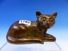 A BRONZE MODEL OF AN ALERT CAT RECLINING. W 14cms.