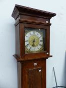 AN 18th C. 30 HOUR CLOCK MOVEMENT WITH BRASS DIAL SIGNED THOMAS PINFOLD, BANBURY IN A LATER OAK