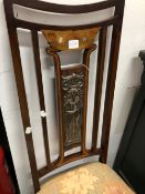 AN ART NOUVEAU MARQUETRIED MAHOGANY CHAIR, THE BACK SPLAT INSET WITH A PLATE ON COPPER LADY TITLED