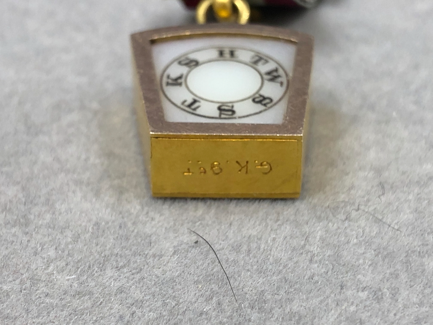 AN VINTAGE 9ct GOLD MASONIC AGATE KEYSTONE PENDANT / FOB, HTWSSTKS, TOGETHER WITH A HALLMARKED - Image 6 of 6