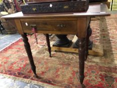 A SMALL EDWARDIAN MAHOGANY WRITING TABLE.