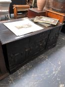 AN ANTIQUE OAK PANEL COFFER. W 130 X D 57 X H 60cms.