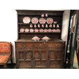 A GEORGIAN OAK COUNTRY DRESSER AND PLATE RACK.