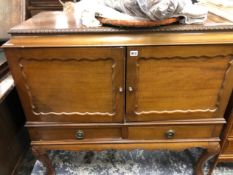 A MAHOGANY SIDE CABINET. W 104 X D 51 X H 103cms.