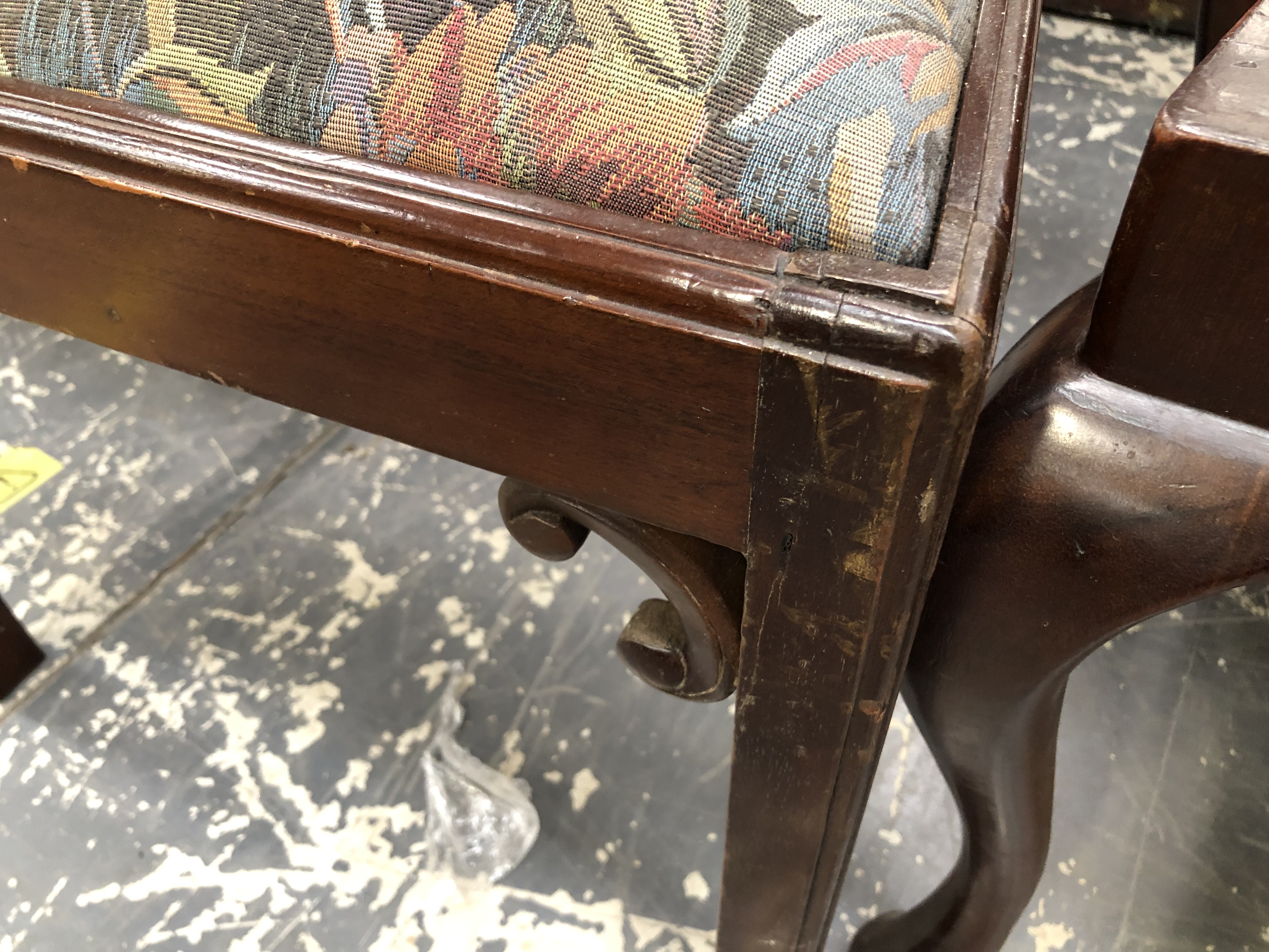 A GEORGE III MAHOGANY CARVED BACK DINING CHAIR, AND AN EDWARDIAN INLAID CORNER CHAIR. - Image 2 of 8