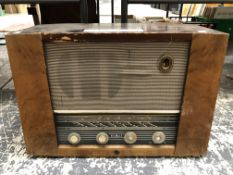 A FEN MAN 1 VINTAGE ELECTRICAL RADIO.