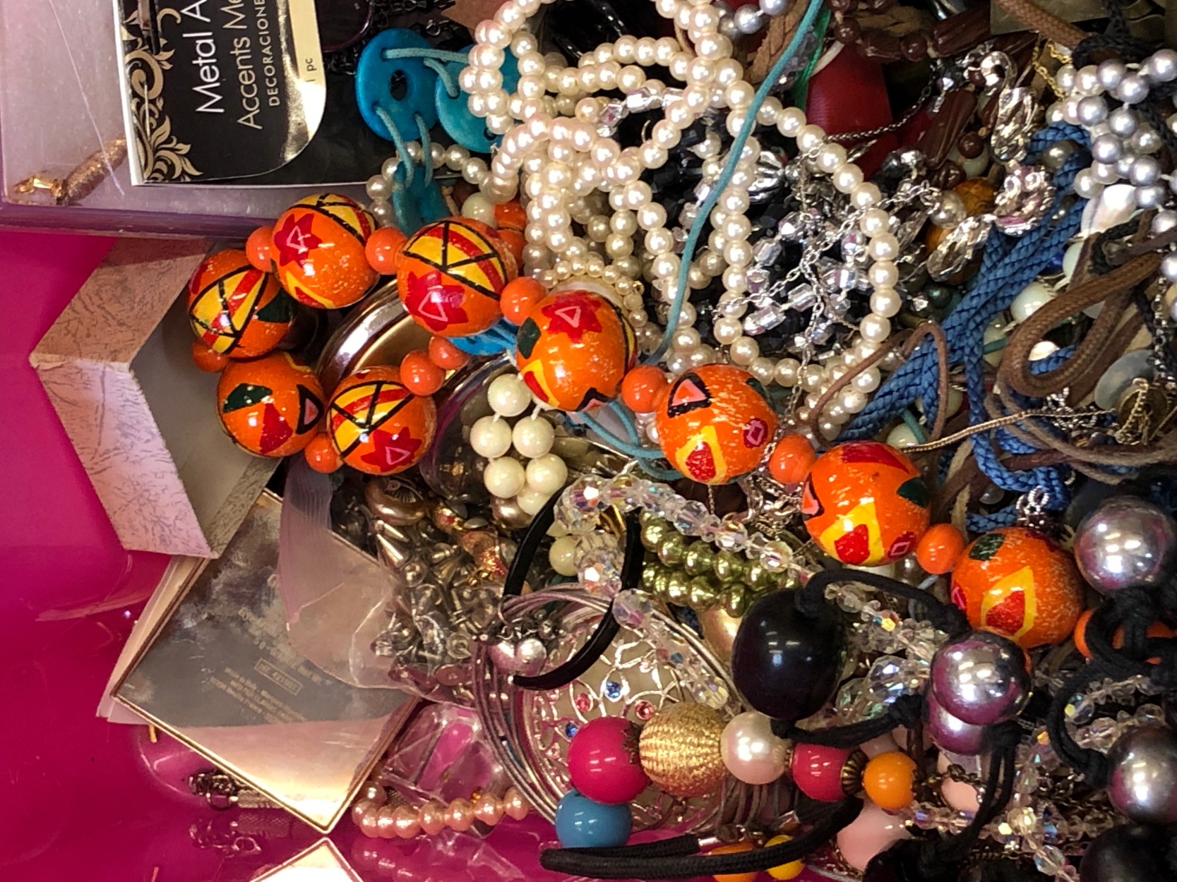 A QUANTITY OF MAINLY MODERN COSTUME JEWELLERY. - Image 2 of 3