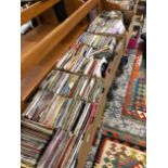 AN EXTENSIVE COLLECTION OF 7" RECORD SINGLES.