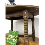 AN OAK CENTRE TABLE ON BOBBIN TURNED LEGS.